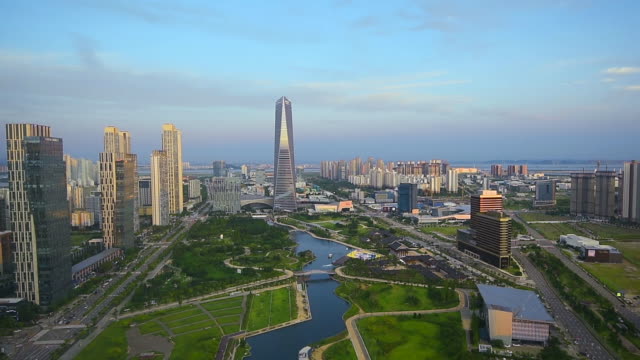 Vuelo-aéreo-de-Incheon,-Central-Park-en-Songdo-International-Business-District,-Corea-del-sur