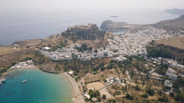 Luftaufnahme-der-antiken-Akropolis-und-Dorf-Lindos