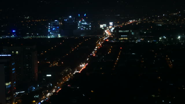 Lapso-de-tiempo-del-tráfico-y-el-paisaje-urbano-en-Manila