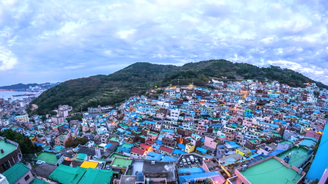 4-k-Time-Zeitraffer-Ansicht-der-Gamcheon-Culture-Village-in-Busan-in-Südkorea