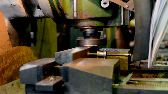 Vertical-knee-type-milling-machine-processes-the-metal-workpiece.