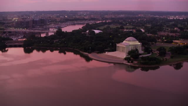 Aerial-view-of-Jefferson-Memorial-and-Tidal-Basin-at-sunrise.