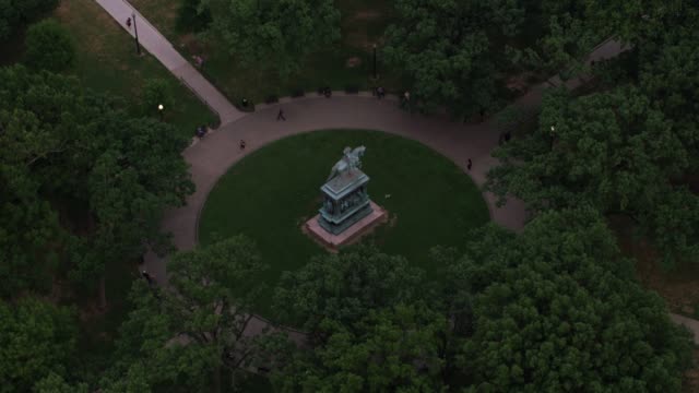 Luftaufnahme-des-Logan-Circle-und-Statue-von-John-A.-Logan.