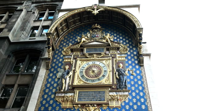 conciergerie-clock-on-the-façade-of-the-palais-de-justice-building,-paris