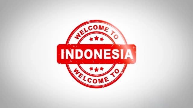 ¡Bienvenido-a-INDONESIA-había-firmado-sellado-animación-de-madera-sello-de-texto.-Tinta-roja-en-el-fondo-de-superficie-de-papel-blanco-limpio-con-verde-mate-fondo-incluido.