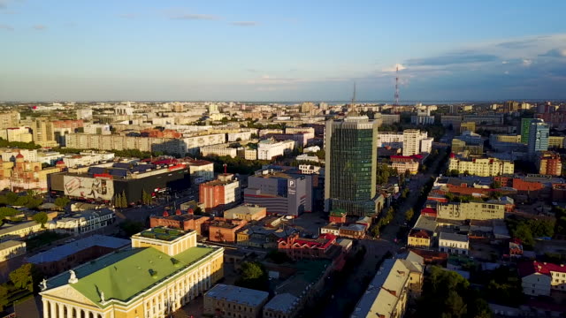 Vista-aérea-drone-de-centro-de-la-ciudad-de-Chelyabinsk,-Rusia