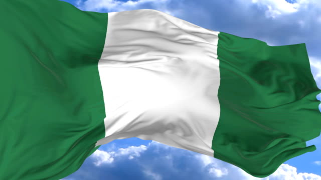 wehende-Flagge-gegen-den-blauen-Himmel-Nigeria