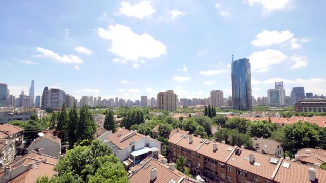 Impresionante-vista-sobre-el-centro-de-la-ciudad-de-Shanghai-en-julio-de-2018.