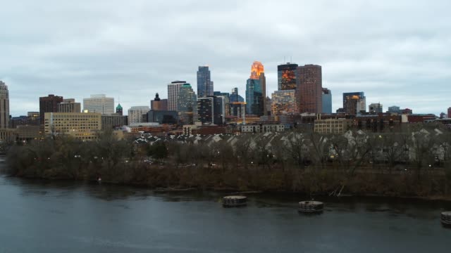 Minneapolis---puente-del-río-de-Mississippi