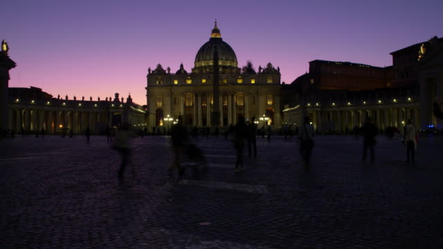 4K---Time-lapse-St.-Peter's-Square-(Vatican)