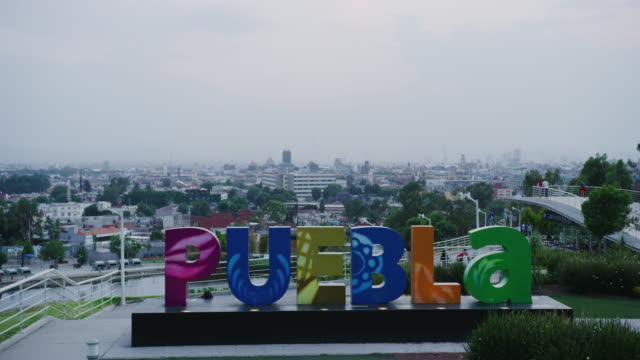 Puebla-Skyline-während-der-Abendzeit-in-Puebla,-Mexiko.