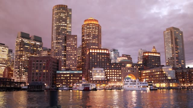 Ciudad-de-Boston-horizonte-en-la-noche-Massachusetts-USA