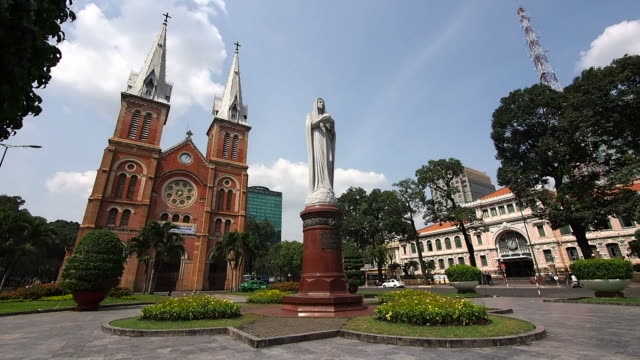 Saigon-Notre-Dame-Basilica-and-Central-Post-Office,-Ho-Chi-Minh-City,-Vietnam