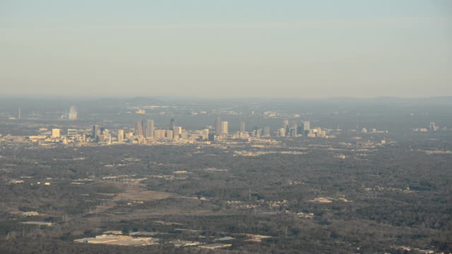 El-centro-de-la-ciudad-de-Atlanta,-en-la-distancia