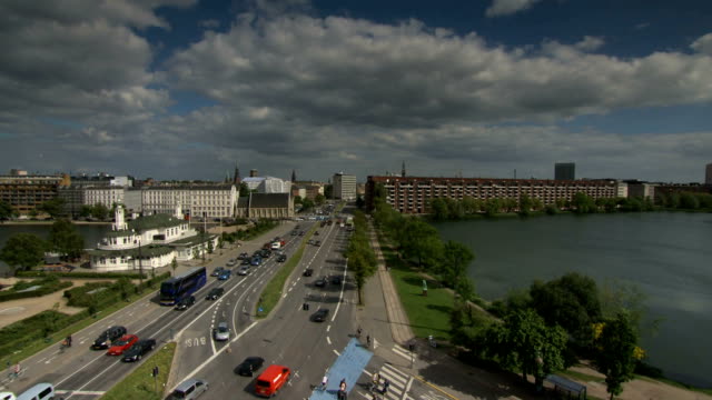Copenhagen-lakes-time-lapse-pan