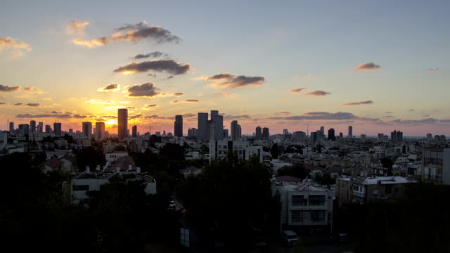 City-skyline-time-lapse-sunset-to-night