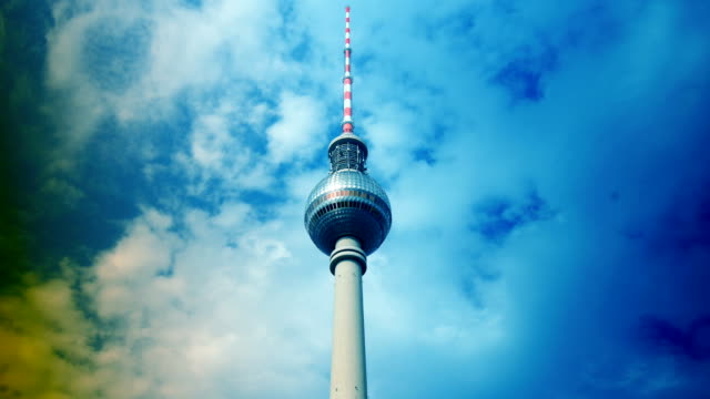 Fernsehturm-in-Berlin,-Deutschland,-Zeitraffer-Blick