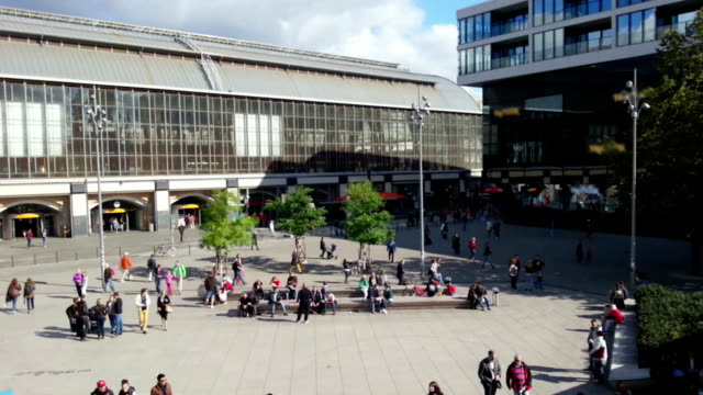 Time-lapse-of-people-walking,-enjoying-sunny-weather-at-Alexanderplatz,