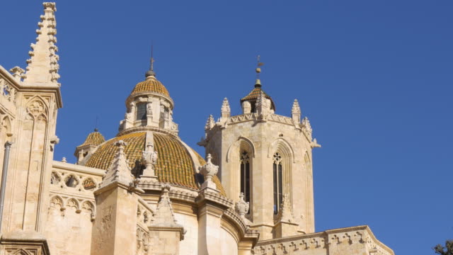 tarragona-cathedral-sun-light-top-side-bird-fly-4k