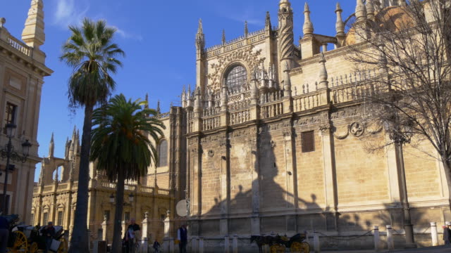 Sevilla-wichtigsten-Kathedrale-Sonne-Licht-Schatten-4-k-Spanien
