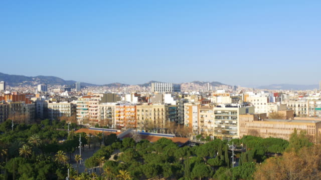Sonnigen-Tag-auf-dem-Dach-in-barcelona-–-Panoramaaufnahme-4-k-Spanien