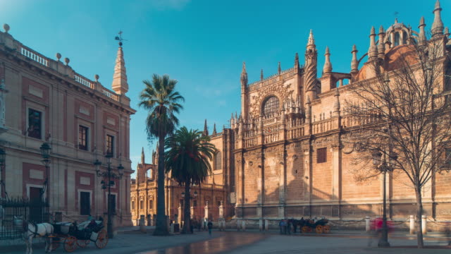 Sevilla-Sonne-Licht-Kathedrale-Hinterhof-Tourist-Platz-4-k-Zeitraffer-Spanien