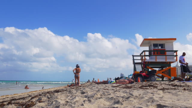 Estados-Unidos-día-de-verano-Miami-Sur-Playa-Salvavidas-4-K-vista-de-la-torre