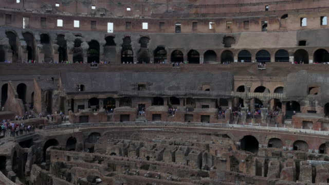 Coliseo-interior-Roma,-Italia