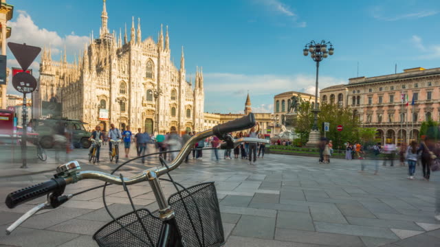 italy-traffic-street-bicycle-sunny-duomo-cathedral-panorama-4k-time-lapse