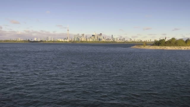 Die-Skyline-von-Toronto-Islands