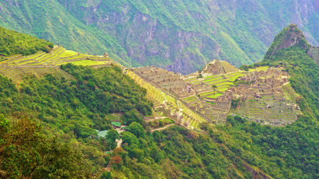 Machu-Pichu-aus-der-Ferne