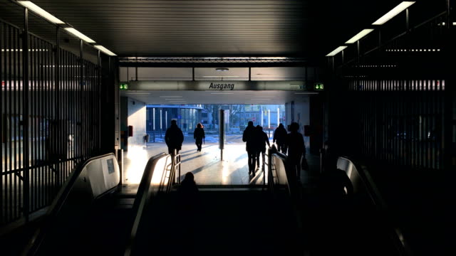 Saliendo-del-metro-de-Frankfurt-2
