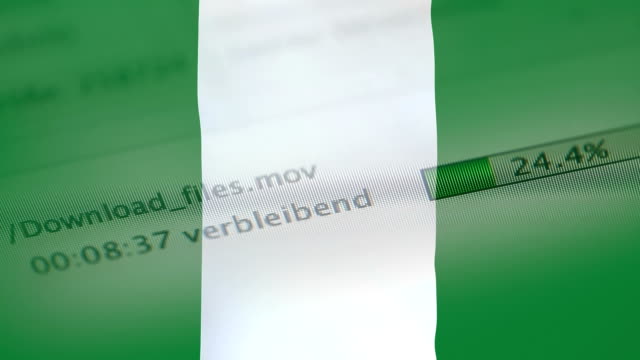 Descarga-de-archivos-en-una-computadora,-bandera-de-Nigeria