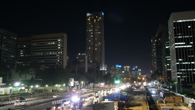 Tráfico-y-paisaje-urbano-en-Yakarta