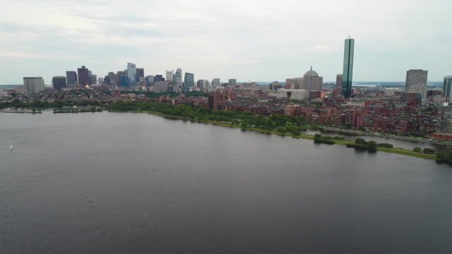 Luftbild-Drohne-schoss-Charles-River-und-Boston,-Massachusetts