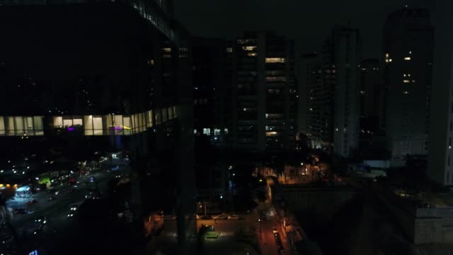 Faria-Lima-Avenue-in-Sao-Paulo-at-night,-Brazil