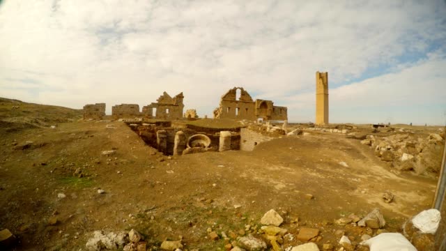 Datum-Harran-Universität-Ruinen,-zerstörten-Minarett-an-der-Grenze-zwischen-Syrien-und-der-Türkei