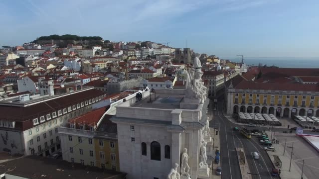 Fliegen-im-Praça-Do-Comercio,-Lisboa,-Portugal