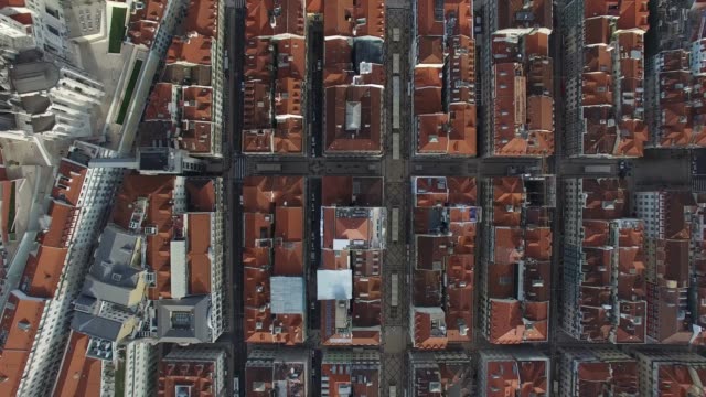 Vista-superior-de-las-casas-de-la-Chiado-en-Lisboa,-Portugal