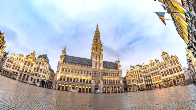 Brussels-city-skyline-timelapse-at-Grand-Place,-Brussels,-Belgium-4K-Time-lapse