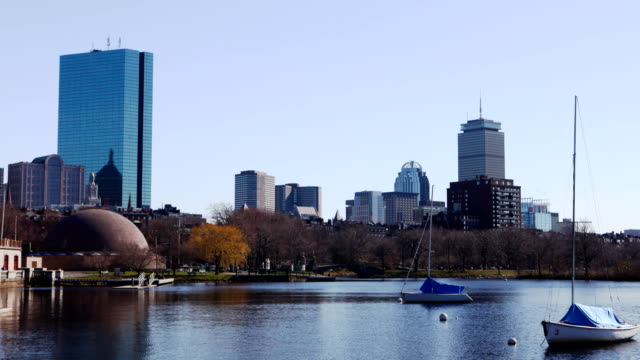 Zeitraffer-vom-Boston-Stadtzentrum-über-den-Hafen
