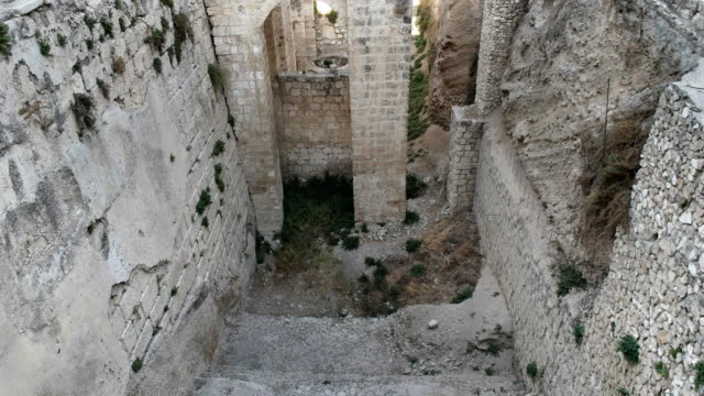 close-up-of-the-pool-of-bethesda-ruins-in-jerusalem