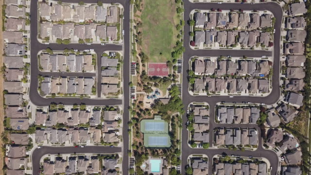 Wealthy-California-Track-House-Suburbs