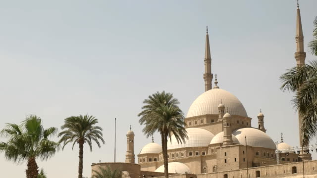 Closeup-Seitenansicht-der-Kuppeln-der-Alabaster-Moschee