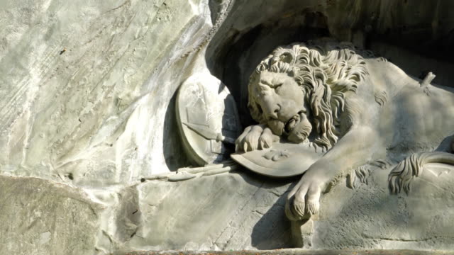 Famous-Lion-Monument-(1820)-by-Bertel-Thorvaldsen,-Lucerne,-Switzerland