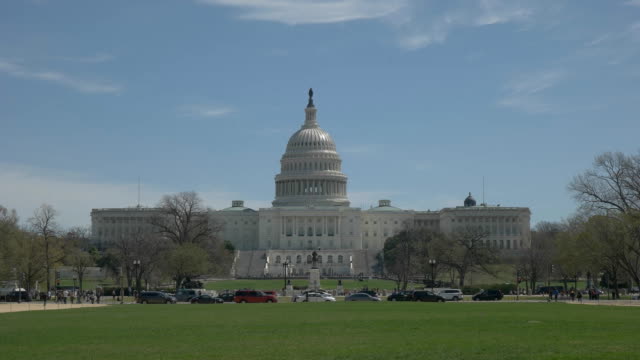 front-on-view-of-the-us-capitol-building-in-washington