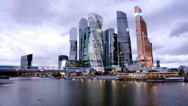 Ciudad-de-Moscú---rascacielos-futuristas-Centro-Internacional-de-negocios-de-Moscú.