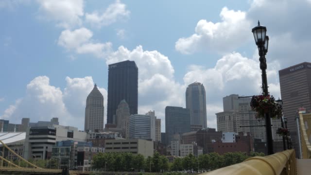 Pittsburgh-Pennsylvania-Stadtbild-Zeitraffer-von-Andy-Warhol-Brücke