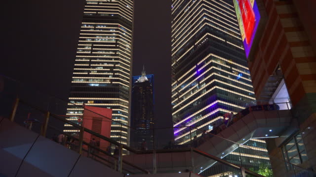 noche-iluminada-Shangai-china-panorama-Plaza-Centro-4k