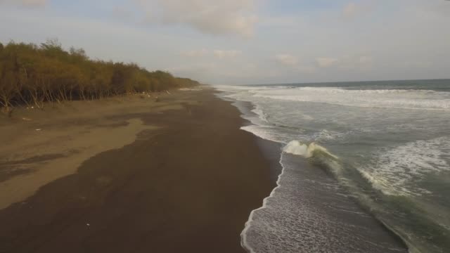 Playa-de-arena-cerca-del-mar